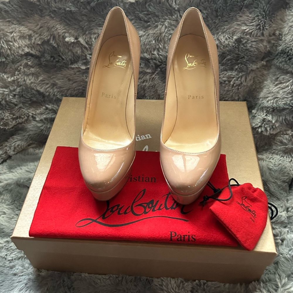 Auth EUC Christian Louboutin Bianca 120 - Patent Leather in Nude Sz 36